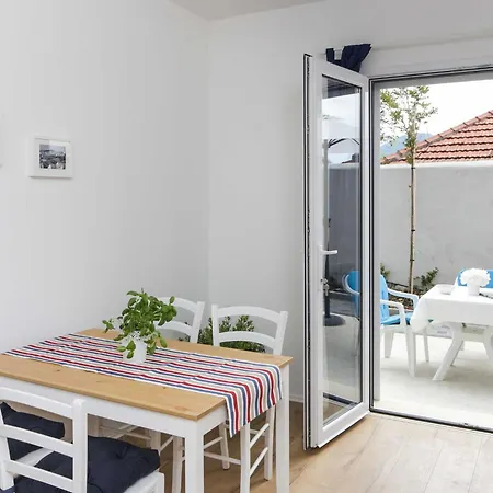 Karmen - Comfort One-bedroom With Terrace Marine *