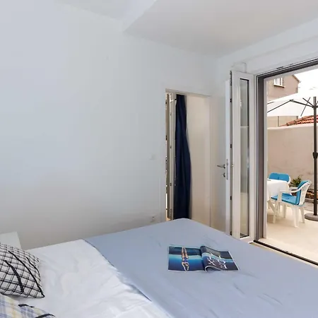 Karmen - Comfort One-bedroom With Terrace Marine Apartman